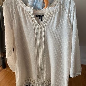 Very trendy off white top